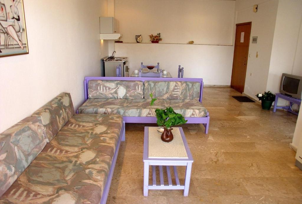 Doreen Suites Kalamaki  Room photo